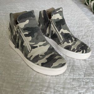 Camo High Top Sneakers with Platform sole • Steve Madden